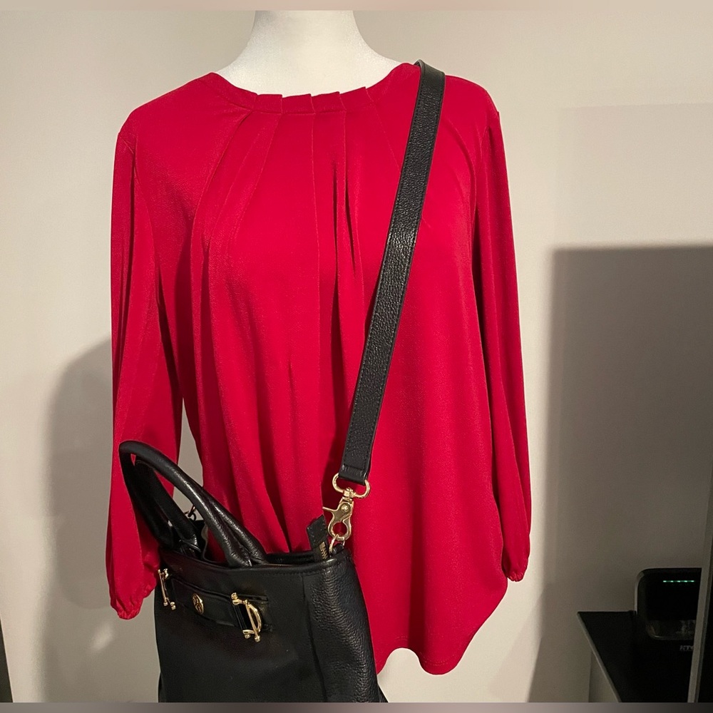 Red Top 3/4 sleeve. (bag is not included)